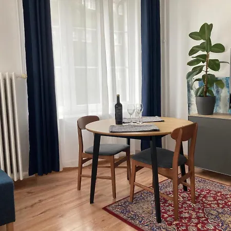 Flat Overlooking The River In The Centre Of Апартаменты *