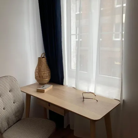 Апартаменты Flat Overlooking The River In The Centre Of